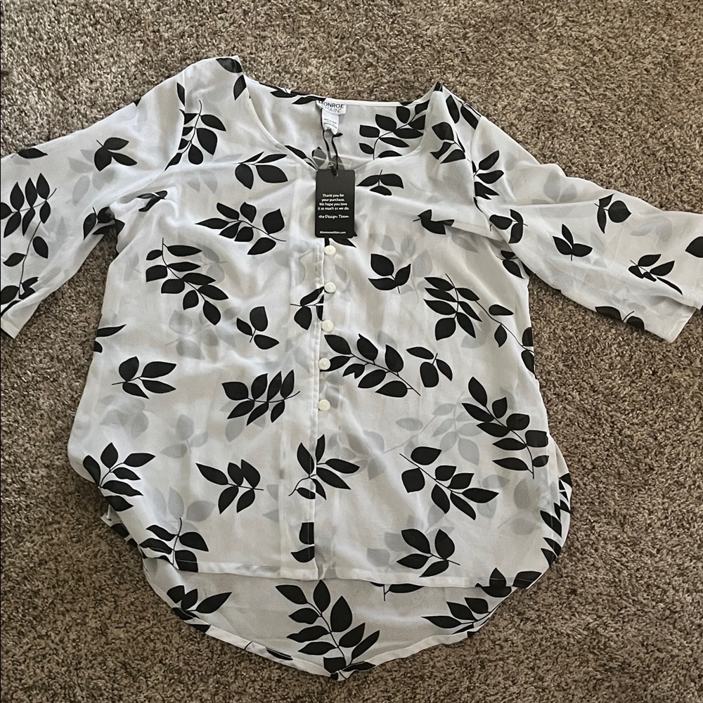 Monroe & Main Black and White Floral Blouse